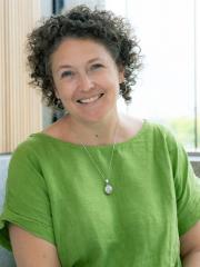 Ms Carrie Finn