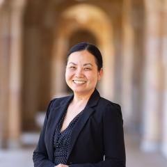 Ms Akira Le