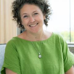 Ms Carrie Finn